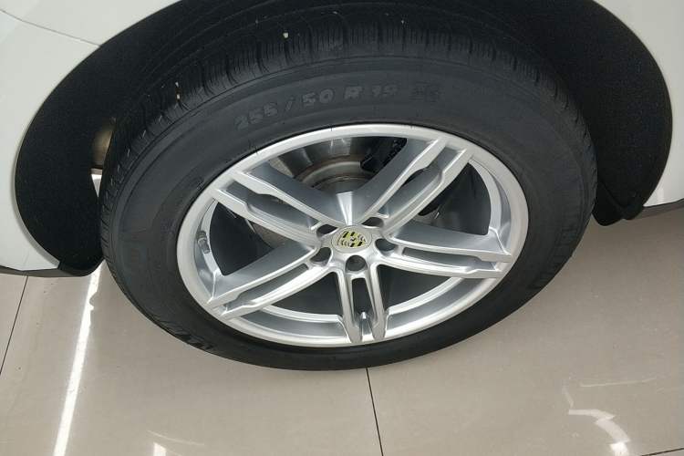 Used Porsche Macan 2023 Macan 2.0T Right Rear Wheel Hub