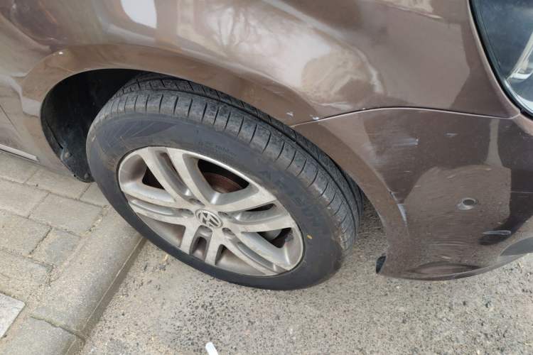 Used Volkswagen Touran 2011 1.4T DSG ZhiZhen Edition 5 Seats Right Front Wheel Hub