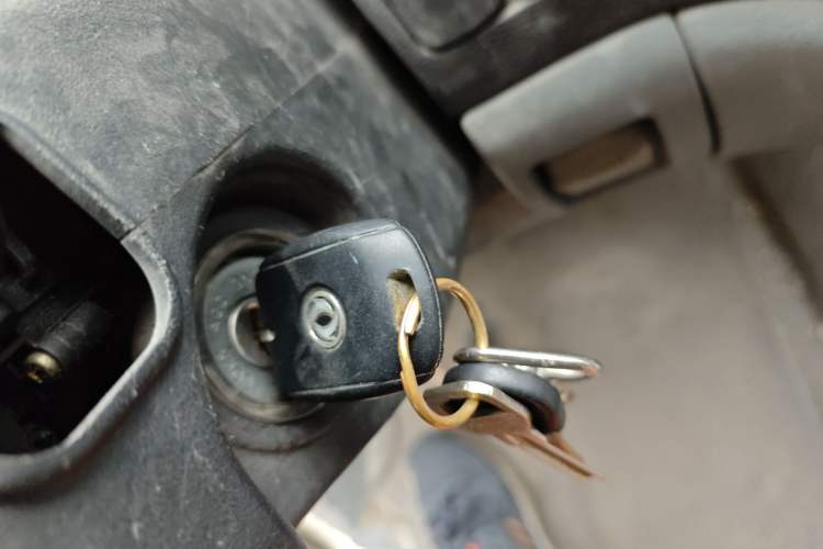 Used FORTHING Lingzhi 2013 M5 Q7 2.0L 7-Seater Long-Wheelbase Comfort Model Vehicle Key