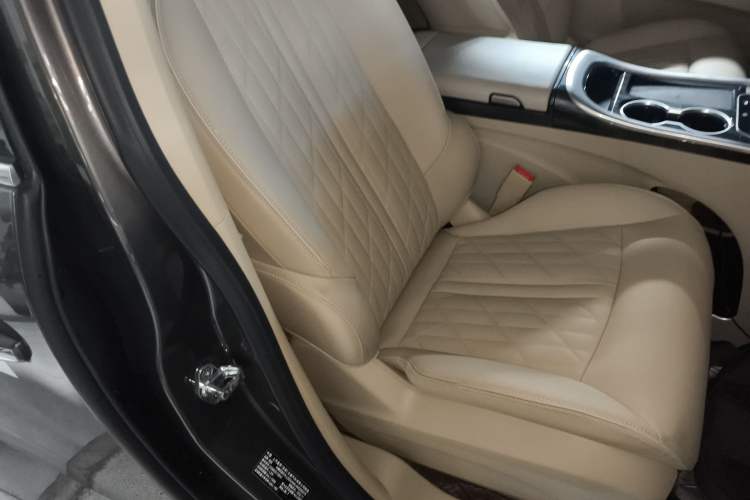 Used Buick GL8 2023 Land Executive Class 652T Luxury Model
