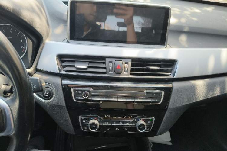 Used BMW X1 2016 sDrive18Li Premium Edition Audio And AC Panel