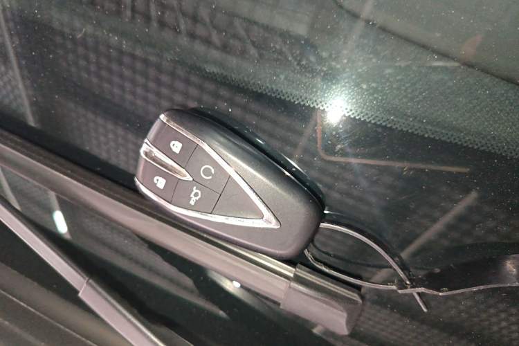 Used CHANGAN UNI-V iDD 2024 Blue Whale Smart Electric iDD 136km Luxury Model