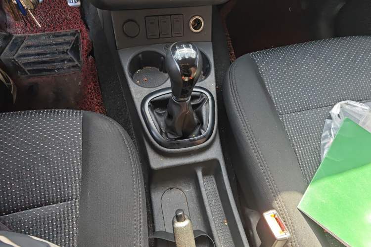 Used Dongfeng Fengon 330 2014 1.5L Manual Utility Version DK15 Gear Lever