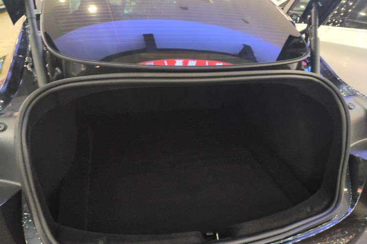 Used Tesla Model 3 2025 Rear-Wheel-Drive Version