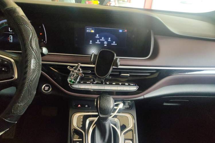 Used GAC Trumpchi M6 2021 PRO 270T DCT Luxury Edition Audio And AC Panel