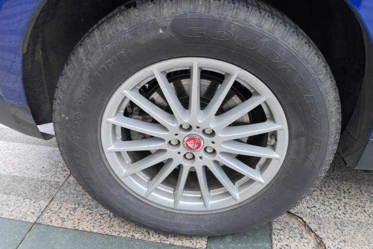Used Jaguar F-PACE 2019 2.0T Two-Wheel Drive Urban Deluxe Edition