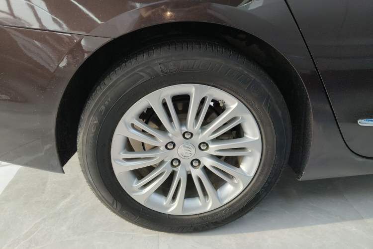 Used Buick LaCrosse 2018 20T Elite Edition Right Rear Wheel Hub