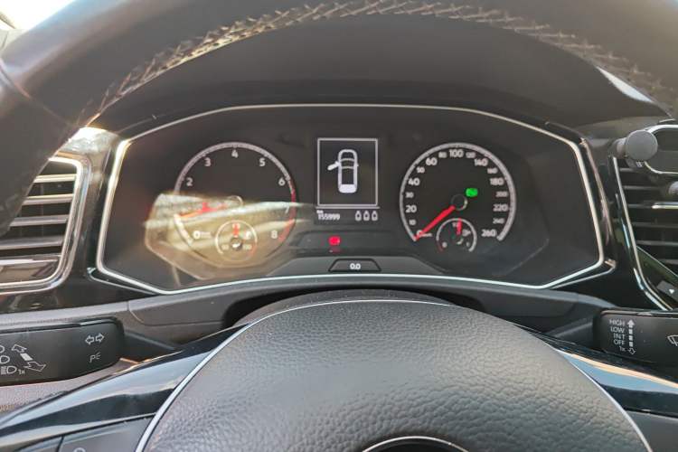 Used Volkswagen T-ROC 2019 280TSI DSG Two-Wheel Drive Comfort Version China VI Standard
