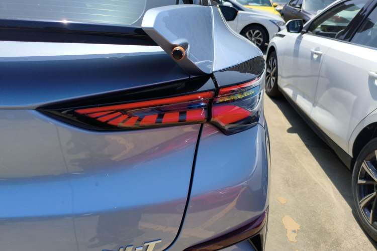Used CHANGAN UNI-T 2023 2nd Generation 1.5T Sport Edition Flagship Version Right Rear Taillight