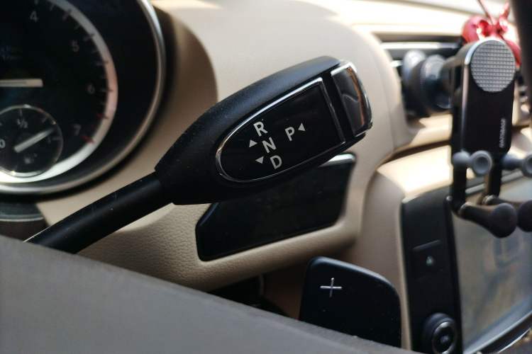 Used Mercedes-Benz R-Class 2017 R 320 4MATIC Business Edition Prestige Model
