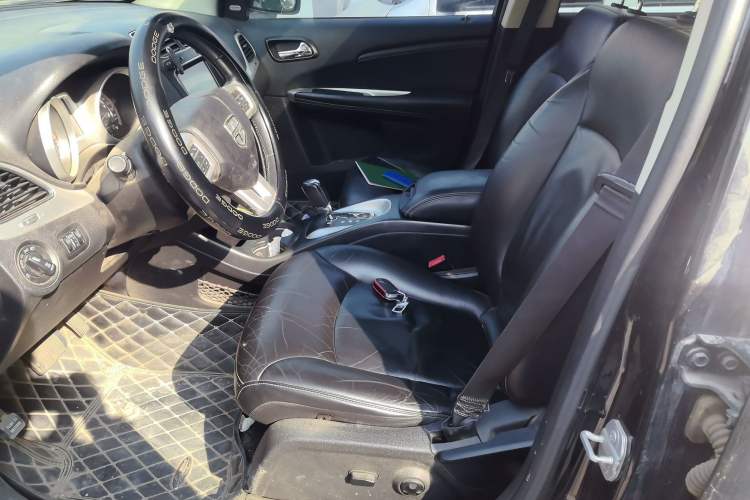 Used Dodge Journey 2013 2.4L Two-Wheel Drive Luxury Version