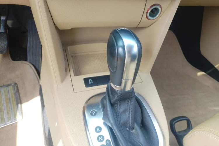 Used Volkswagen Touran 2011 1.4T DSG Zhiya Edition 5 Seats Gear Lever