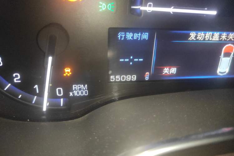 Used Cadillac SRX 2014 3.0L Elite Model Odometer Close Up