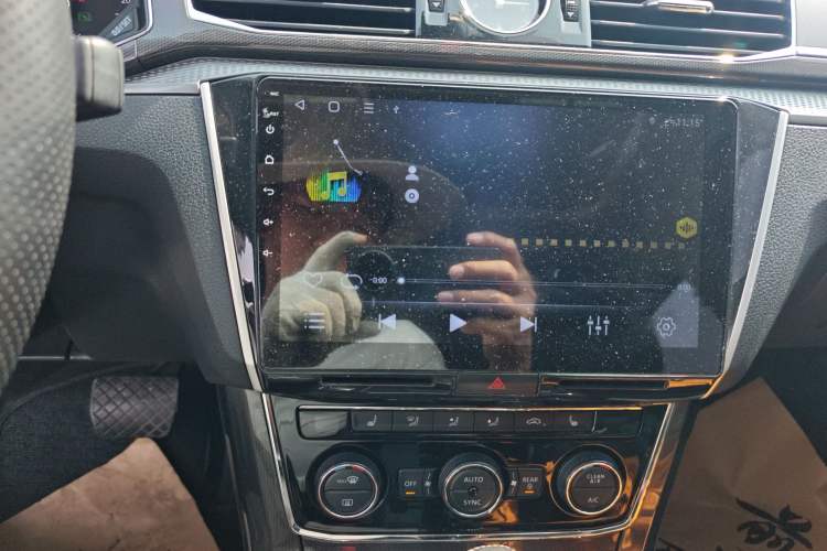 Used Volkswagen Passat 2017 330TSI DSG Prestige Edition Audio And AC Panel