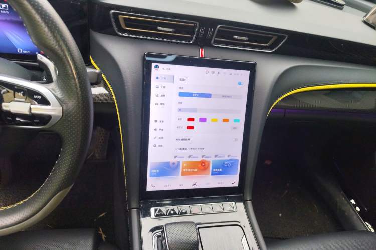 Used Hongqi H6 2023 2.0T ZhiZhen Edition Audio And AC Panel