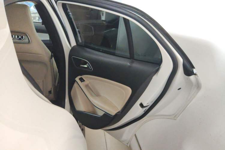 Used Mercedes-Benz GLA 2015 GLA 220 4MATIC Luxury Model