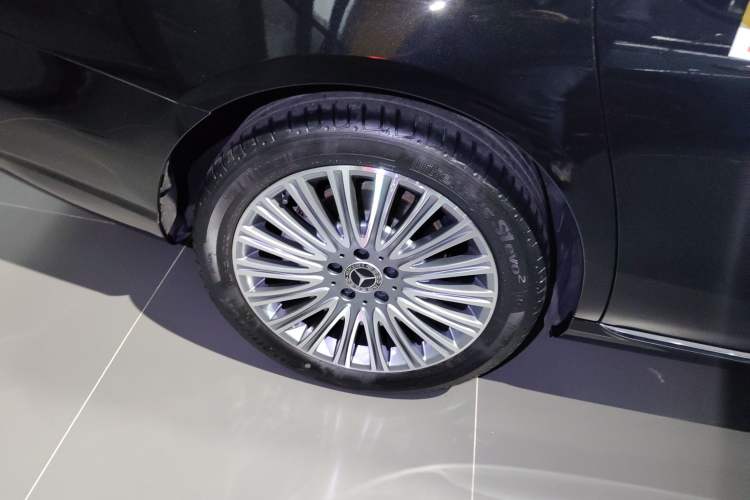 Used Mercedes-Benz E-Class 2023 Updated E 300 L Luxury Edition