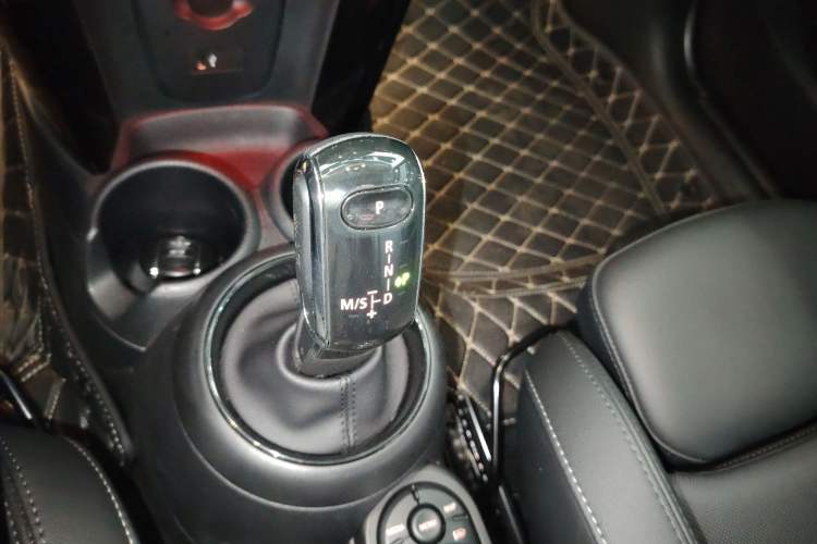 Used MINI 2022 Updated 1.5T COOPER Classic Edition Gear Lever