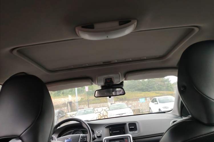 Used Volvo V60 2014 T5 Zhiyi Edition
