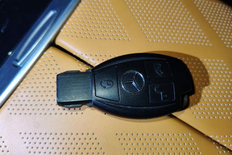 Used Mercedes-Benz Vito 2020 2.0T Elite Version 7 Seats Vehicle Key