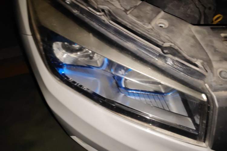 Used CHANGAN CS75 2016 2.0L Manual Luxury Version China V Standard Right Front Headlight