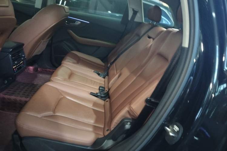 Used Audi Q7 2022 55 TFSI quattro S line Sport model
