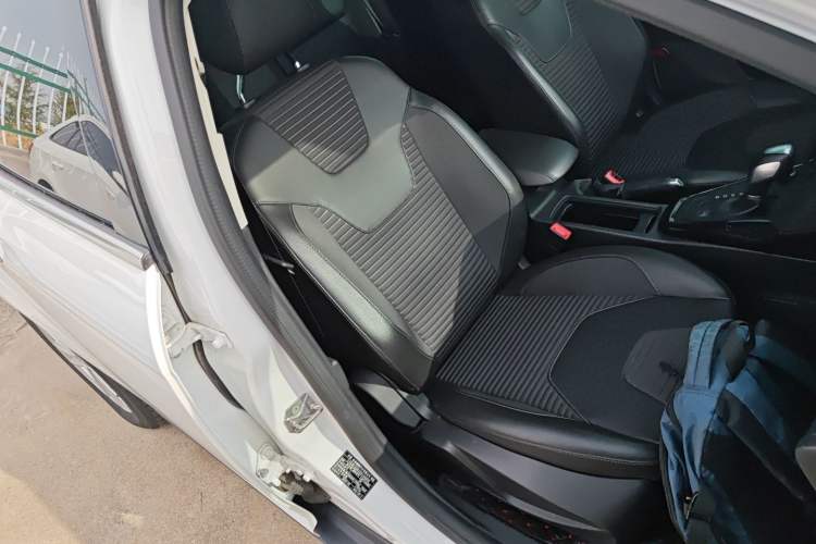 Used Ford Focus 2018 Hatchback Classic 1.6L Automatic Trendy SmartDrive Edition Right Front Seat