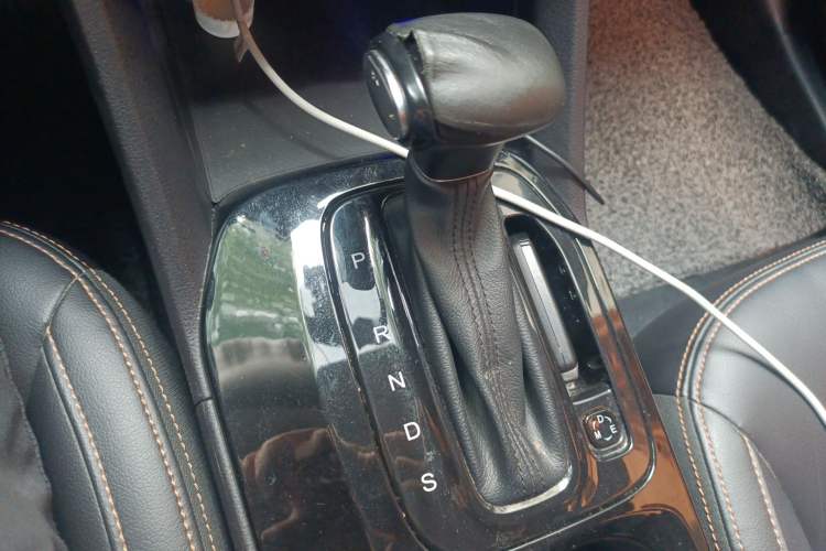 Used GAC Trumpchi GS3 2017 200T Automatic Elite Edition Gear Lever