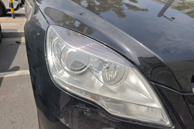 Used Mercedes-Benz R-Class 2011 R 300 L Business Model Right Front Headlight
