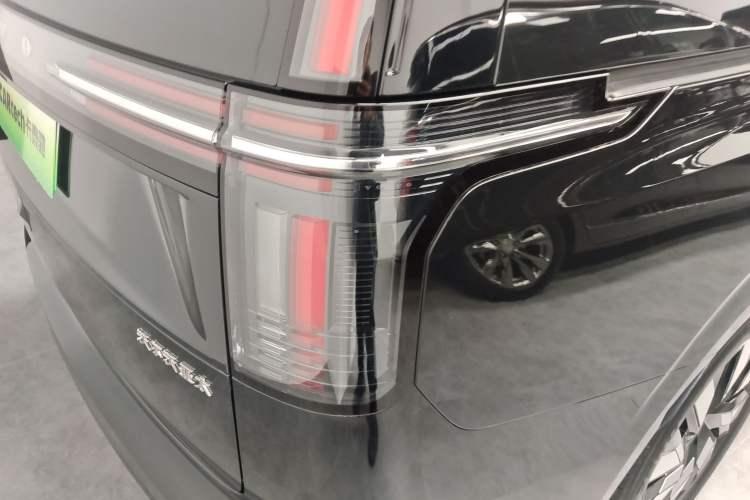 Used Volvo EM90 2025 Ultra Six-Seater