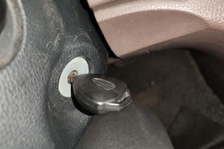 Used BAIC Ruixiang Boteng V2 EV 2022 Enclosed Van Standard Type Henan Lithium Battery Vehicle Key