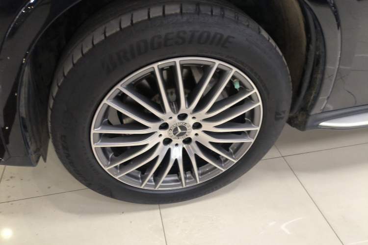 Used Mercedes-Benz GLC 2023 GLC 300 L 4MATIC Dynamic Edition 5-seater Left Front Wheel Hub