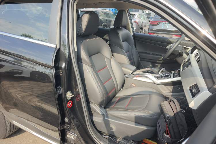 Used Geely Auto Emgrand X7 Sport 2020 1.8TD DCT Two-Wheel Drive Smart Connect 4G-Enabled Version Right Front Seat