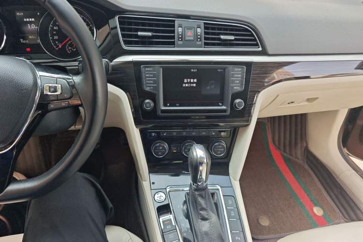 Used Volkswagen Lamando 2015 330TSI DSG Luxury Edition Audio And AC Panel