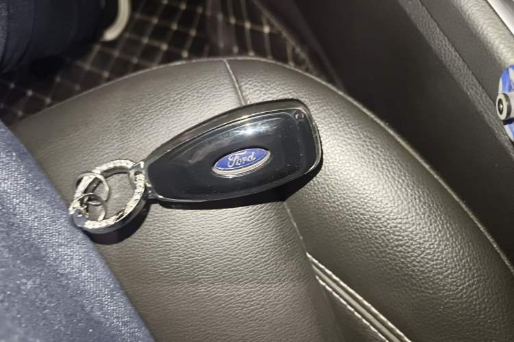 Used Ford Kuga 2019 EcoBoost 180 Two-Wheel-Drive Titanium Plus Model China V Standard Interior 1