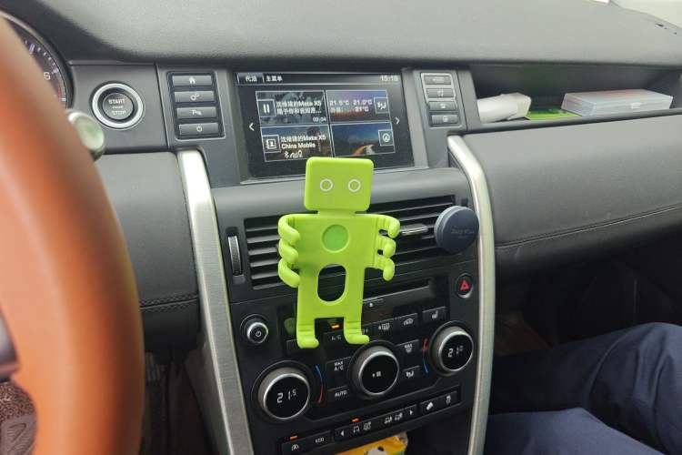 Used Land Rover Discovery Sport 2015 2.0T SE Audio And AC Panel