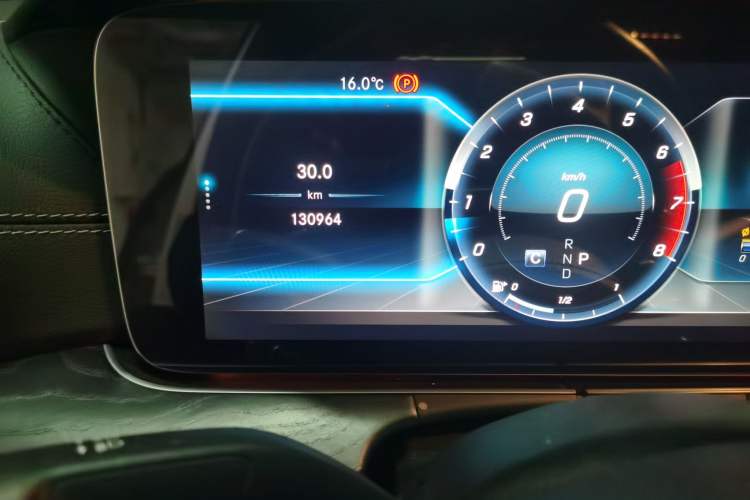 Used Mercedes-Benz E-Class 2016 E 200 L Sport Edition Odometer Close Up