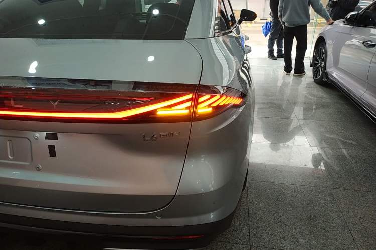 Used Geely Galaxy L6 2025 EM-i 140km Starship Edition
