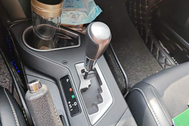 Used Toyota RAV4 2018 2.5L Automatic 4x4 Elite i Edition Gear Lever