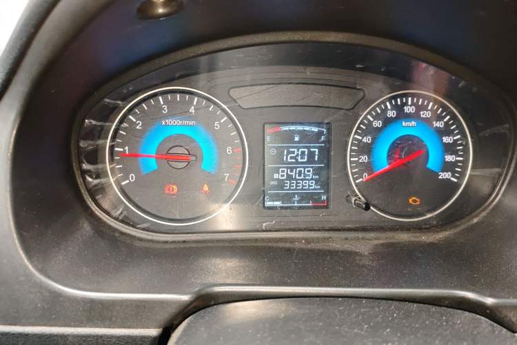 Used Dongfeng Fengon 330 2014 1.5L Manual Standard Edition DK15-02
