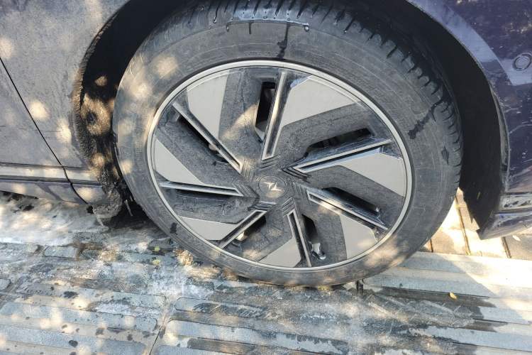 Used Dongfeng eπ eπ008 2024 636Max All-Electric Version 6 Seats
