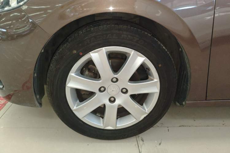 Used Peugeot 301 2017 1.6L Automatic Luxury Edition Left Front Wheel Hub