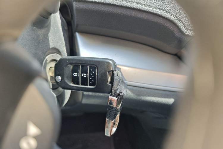 Used Honda CR-V 2016 2.0L Two-Wheel Drive Classic Edition Vehicle Key