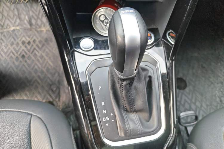 Used Volkswagen T-ROC 2022 280TSI DSG Two-Wheel Drive Elite PLUS Gear Lever