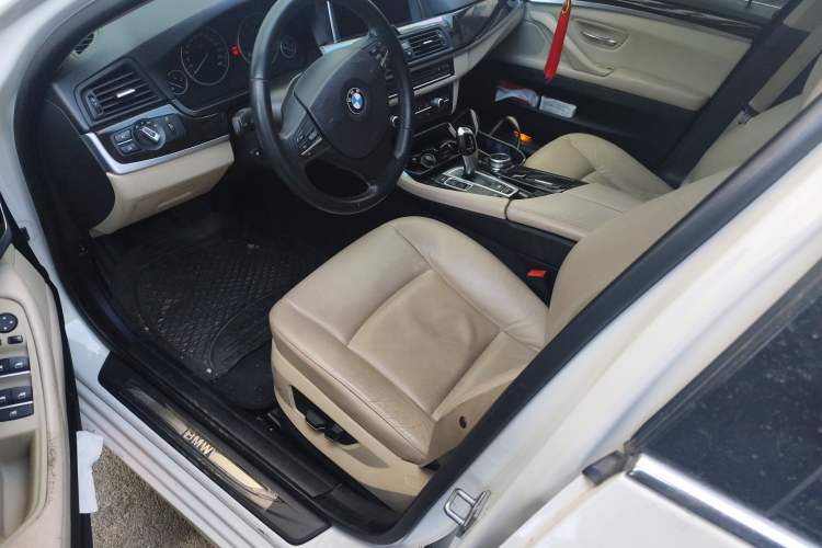 Used BMW 5 Series 2013 525Li Luxury Model
