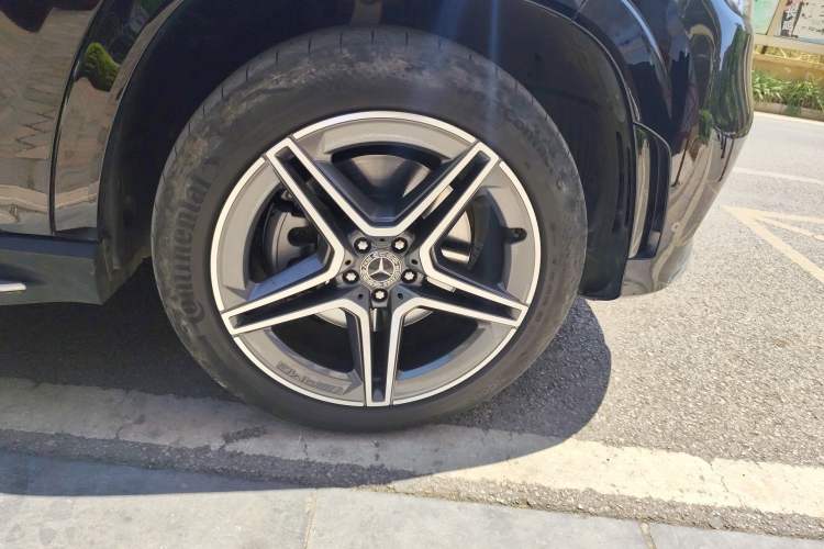 Used Mercedes-Benz GLS 2022 Second Facelift GLS 450 4MATIC Stylish Version Right Front Wheel Hub