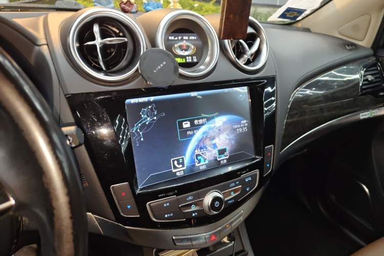 Used BYD Tang New Energy 2015 2.0T Four-Wheel-Drive Flagship Model
