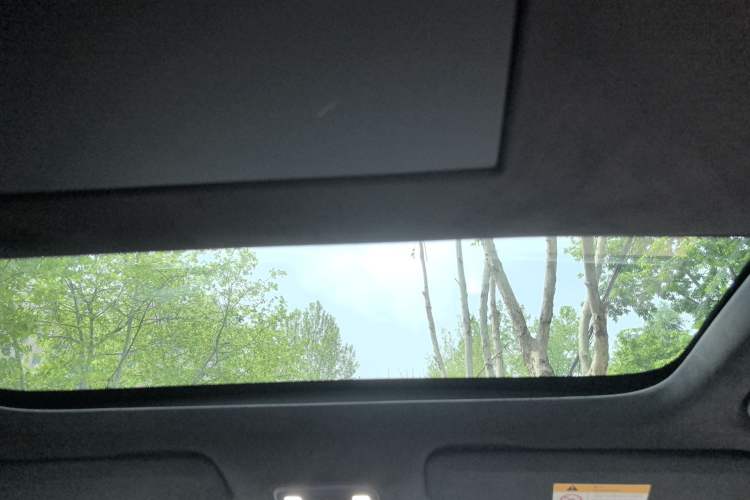 Used ONVO Luxeed L90 2025 Model—Ultra Six-Seater Version Headliner