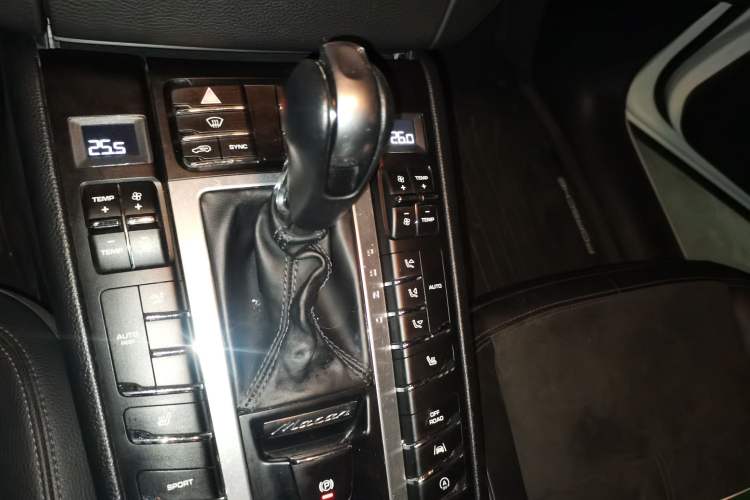 Used Porsche Macan 2017 Macan 2.0T Gear Lever