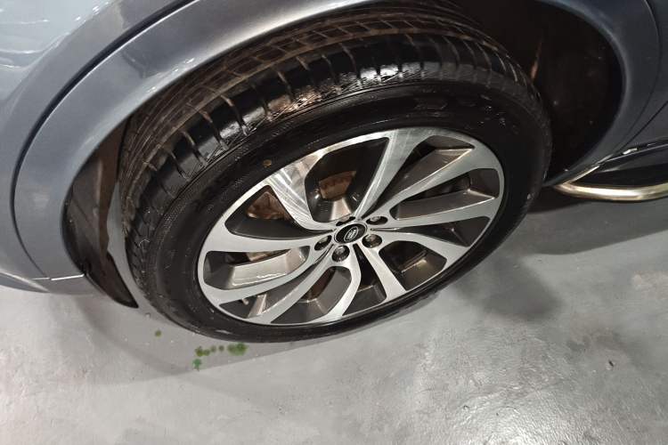 Used Land Rover Discovery Sport 2020 249 PS R-Dynamic Performance Edition Exterior 4